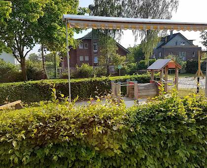 Sandkasten und Klettergerüst „Tunnel Toni“